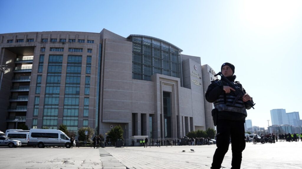 A police officer stands guard outside the Çağlayan courthouse after a terrorist attack, Istanbul, Türkiye, Feb. 6, 2024. (IHA Photo)