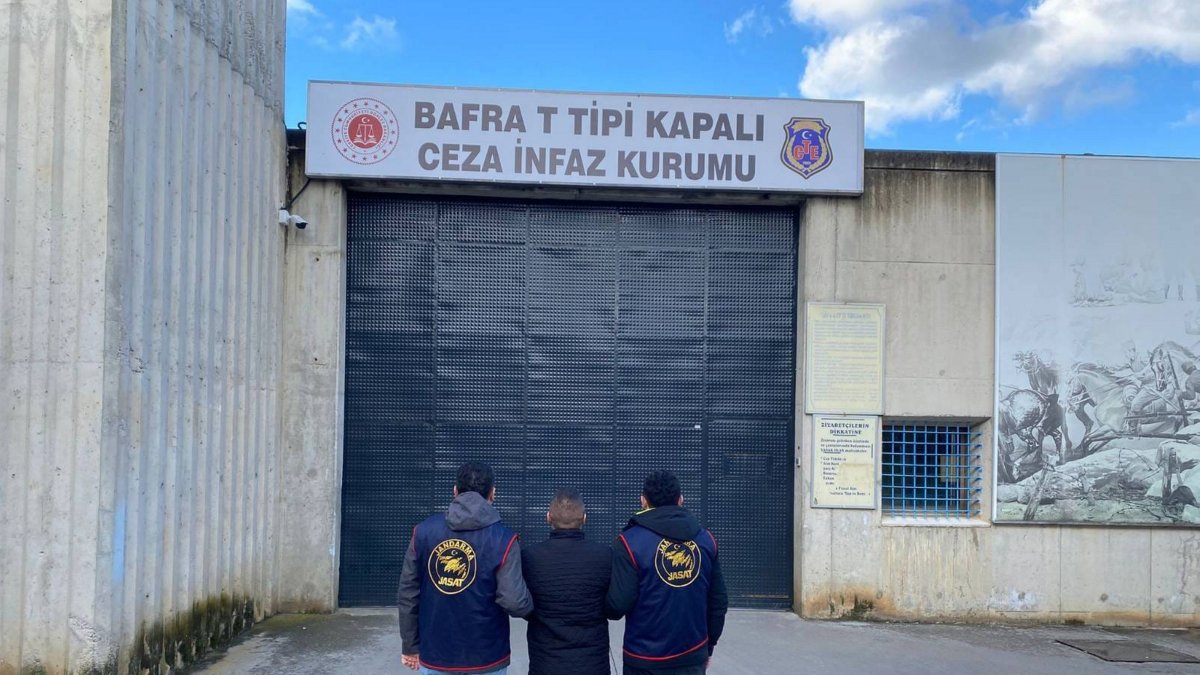 Police officers deliver a wanted FETÖ fugitive to a penitentiary following his capture, in the northern city of Samsun, Türkiye, Jan. 20, 2025. (AA Photo)