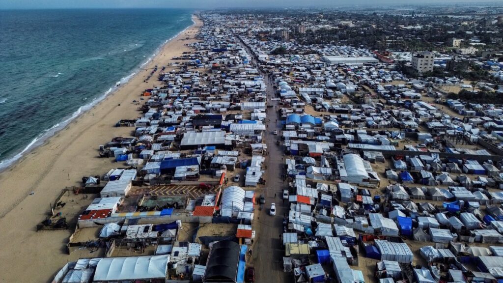 A drone image shows an encampment of tents of displaced Palestinians on the beach in Khan Younis, southern Gaza Strip, Palestine, Jan. 23, 2025. (EPA Photo)
