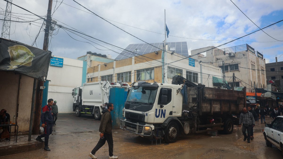 Palestinians walk in front of an UNRWA office in Bureij in the central Gaza Strip, days into a cease-fire deal between Israel and the Palestinian resistance group Hamas, Palestine, Jan. 23, 2025. (AFP Photo)