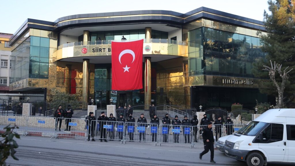 Police set up barricades outside the Siirt Municipality building following Mayor Sofya Alağaş's removal, Siirt, Türkiye, Jan. 29, 2025. (AA Photo)