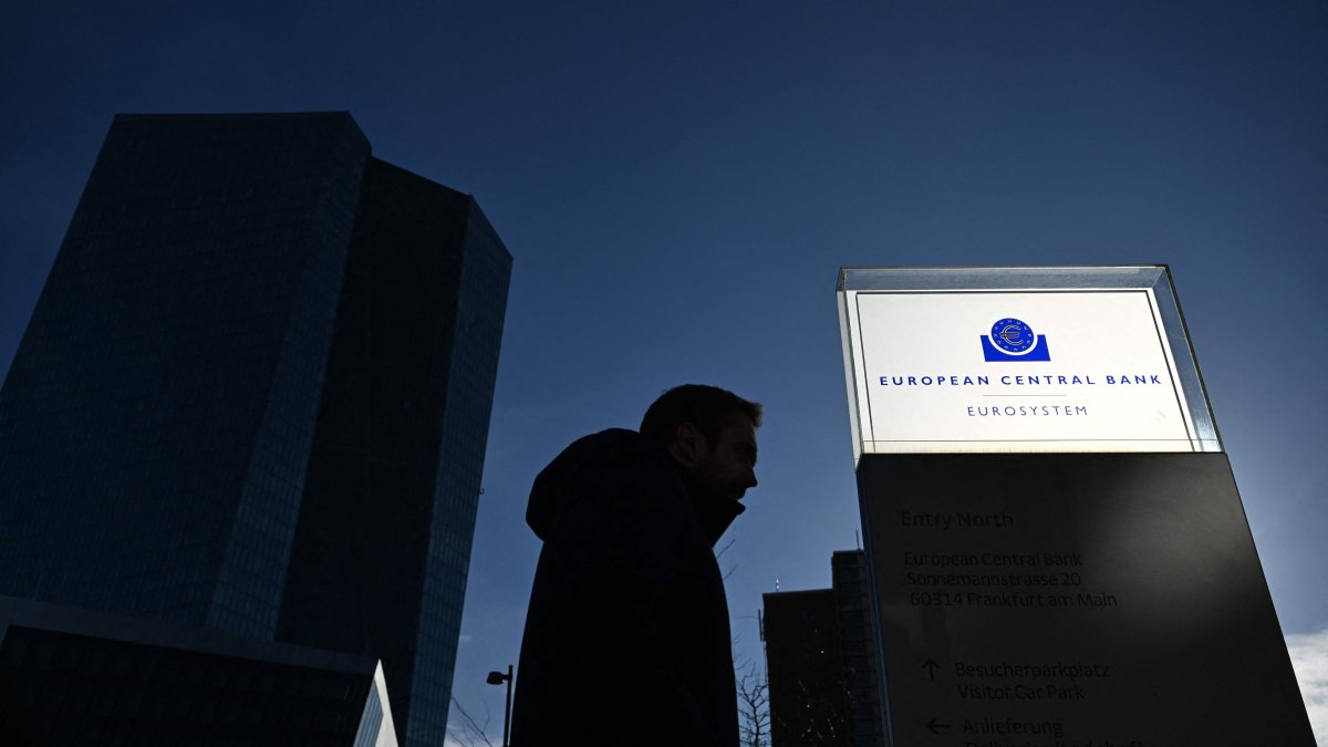 A man walks past the headquarters of the European Central Bank (ECB) prior to a news conference on the Eurozone's monetary policy in Frankfurt, Germany, Jan. 30, 2025. (AFP Photo)