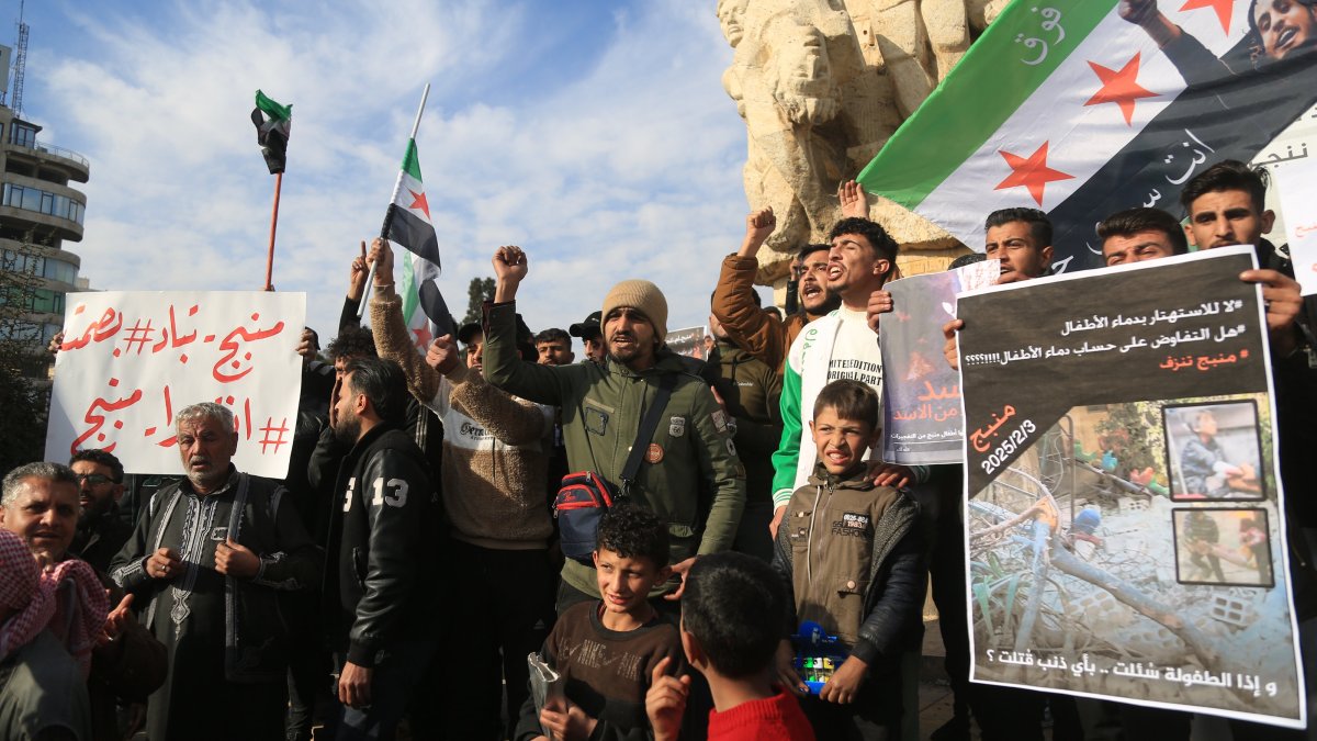 Hundreds of Syrians protest a deadly bomb attack by the PKK/YPG terrorists in Manbij, Aleppo, Syria, Feb. 3, 2025. (AA Photo)