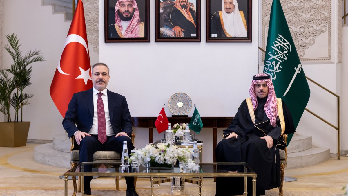 Foreign Minister Hakan Fidan (L) and Saudi Foreign Minister Faisal bin Farhan Al Saud meet in the capital, Riyadh, Saudi Arabia, Jan. 28, 2025. (AA Photo)