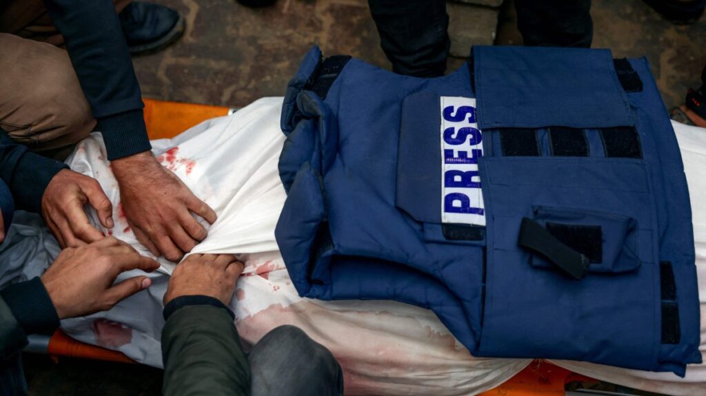 Mourners prepare for burial the body of Palestinian journalist Ahmed al-Shayah, covered with a press vest, after he was killed in an Israeli strike, Khan Younis, southern Gaza Strip, Jan. 16, 2025. (AFP Photo)