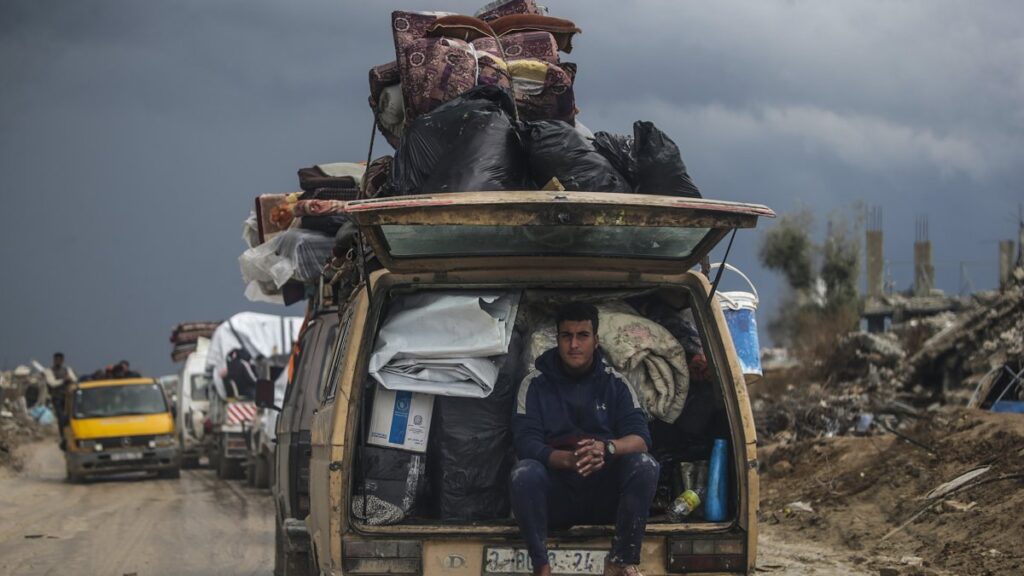 Palestinians travel from the southern Gaza Strip toward the north following the withdrawal of Israeli troops from the Netzarim Corridor, central Gaza Strip, Palestine, Feb. 12, 2025. (EPA Photo)
