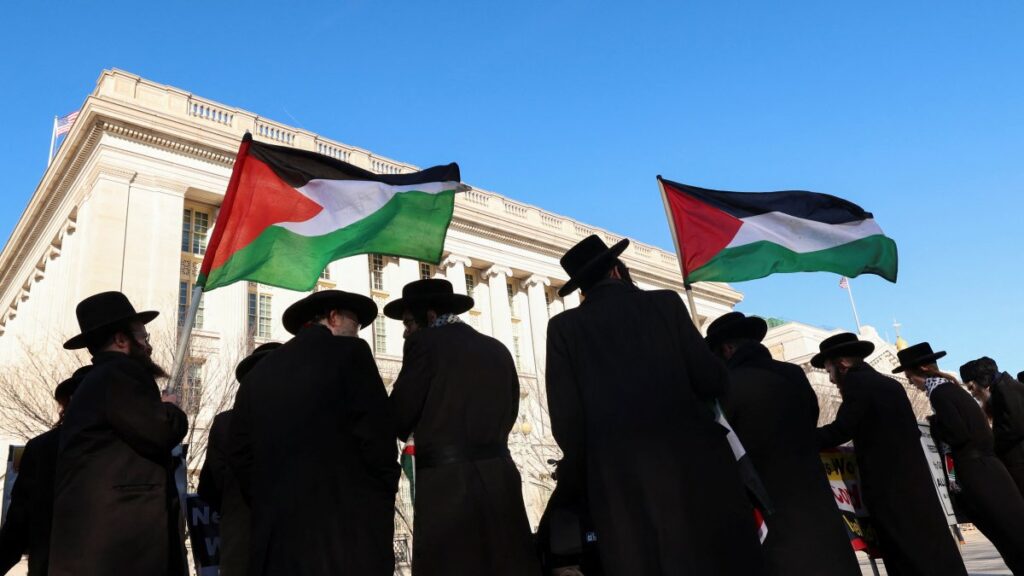 Jews opposed to Zionism hold Palestinian flags during a demonstration outside the White House to call for a free Palestine as Israeli Prime Minister Benjamin Netanyahu is scheduled to meet with U.S. President Donald Trump in Washington, U.S., Feb. 4, 2025. (Reuters Photo)