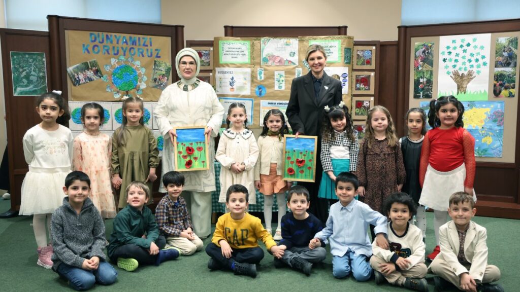 First lady Emine Erdoğan and her Ukrainian counterpart Olena Zelenska visit orphaned Ukrainian children in Ankara, Feb. 18, 2025. (DHA Photo)