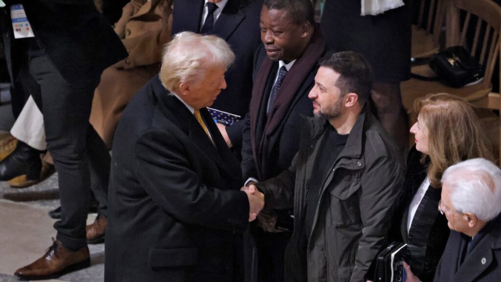 U.S. President-elect Donald J. Trump shakes hand with Ukraine's President Volodymyr Zelenskyy inside Notre-Dame Cathedral ahead of a ceremony to mark the re-opening of the landmark cathedral, in Paris, France, Dec. 7, 2024. (EPA File Photo)