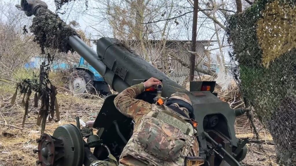 A Russian serviceman aims a D-30 howitzer toward Ukrainian positions in the border area of Kursk region, Russia, Nov. 29, 2024. (AP Photo)