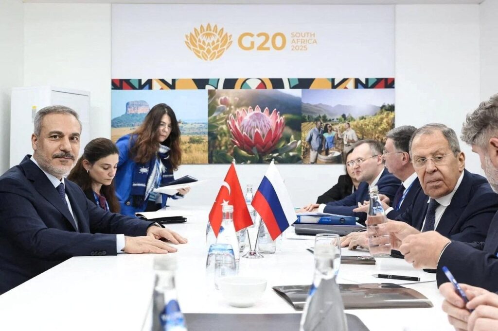 Hakan Fidan (L) and Sergei Lavrov (R) attend a meeting of Russian and Turkish delegations on the sidelines of a G-20 summit in Johannesburg, South Africa, Feb. 20, 2025. (Reuters Photo)