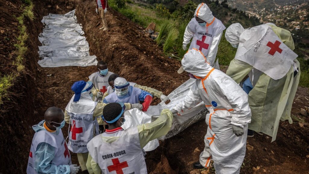 Members of the Congolese Red Cross carry body bags containing human remains during a mass burial for victims of the clashes, Bukavu, DRC, Feb. 20, 2025. (AFP Photo)