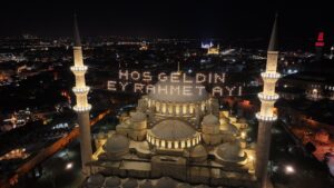 Mahya lights up the Süleymaniye Mosque with the message "Hoş Geldin Ey Rahmet Ayı," meaning "Welcome, O Month of Mercy," Istanbul, Türkiye, Feb. 25, 2025. (AA Photo)