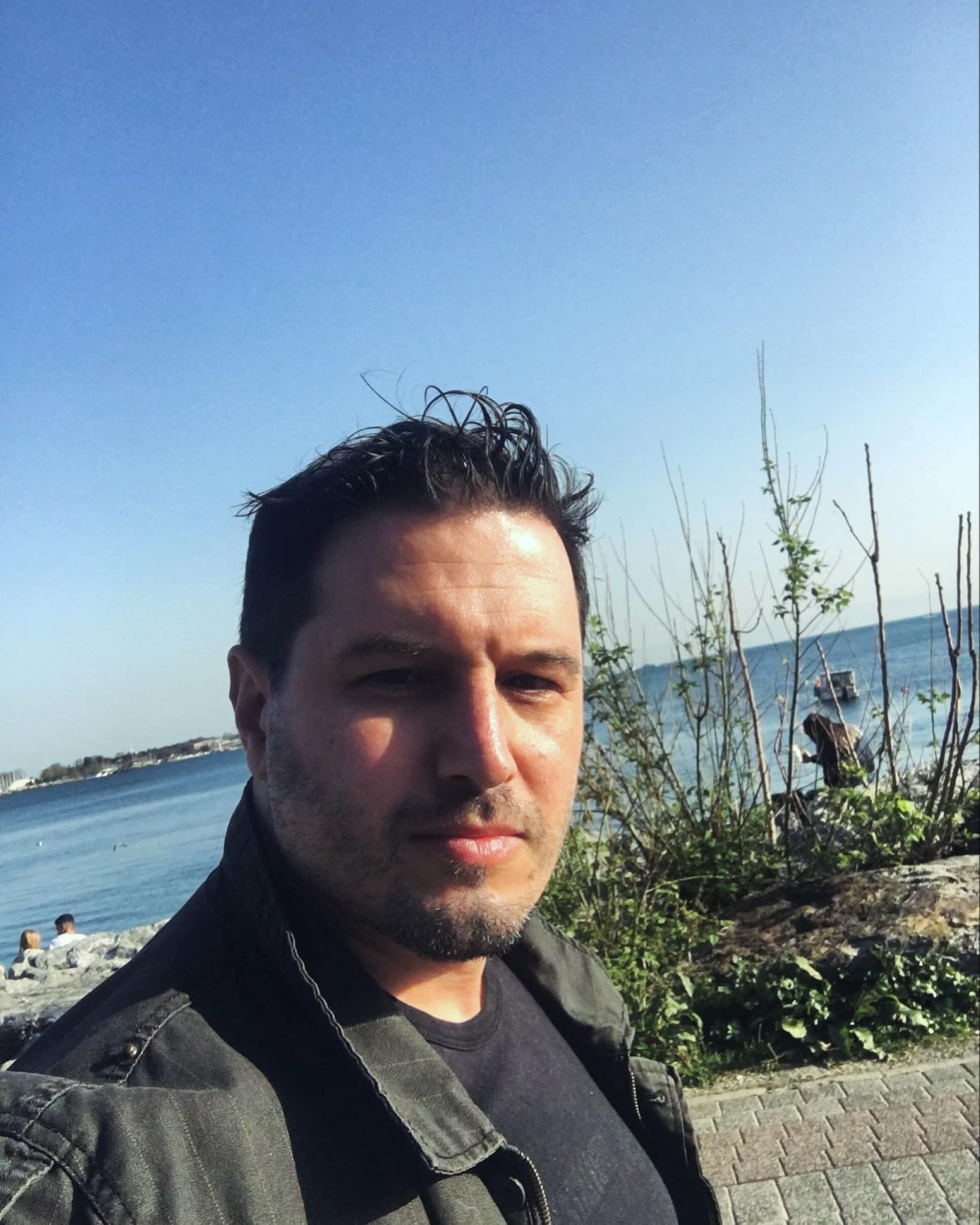 370681 Tevfik Sadullah walks along the coastline in Moda, Istanbul, Türkiye, 2025. (Courtesy of Tevfik Sadullah)
