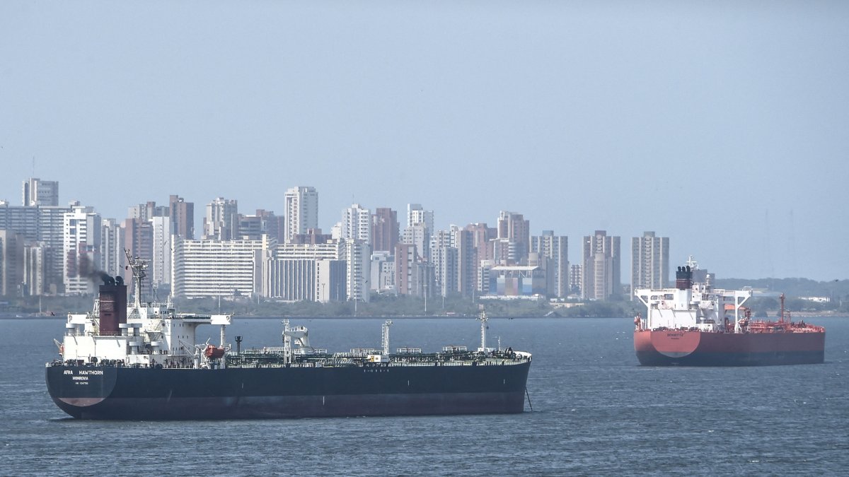 Oil tankers sail the Maracaibo Lake, Maracaibo, Venezuela on March 15, 2019. (AFP Photo)