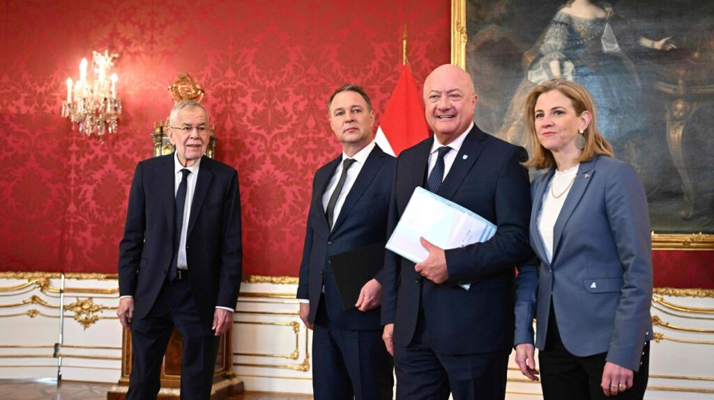 Austrian President Alexander Van der Bellen meets with Social Democratic Party (SPÖ) leader Andreas Babler, Austrian People's Party (ÖVP) leader Christian Stocker and New Austria and Liberal Forum (NEOS) leader Beate Meinl-Reisinger, Vienna, Austria, Feb. 22, 2025. (AFP Photo)