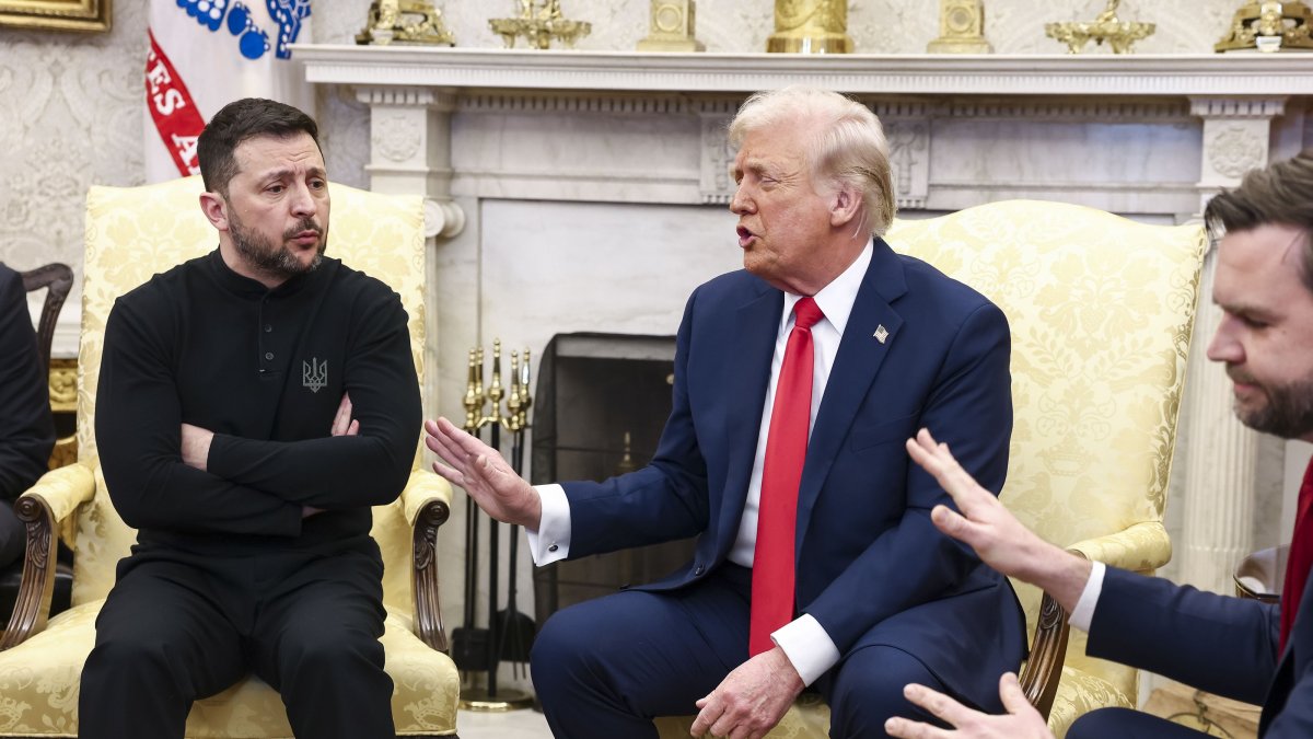 Ukrainian President Volodymyr Zelenskyy talks with U.S. President Donald Trump (C) and U.S. Vice President JD Vance (R) in the Oval Office of the White House in Washington, D.C.,  Feb. 28, 2025. (EPA Photo)