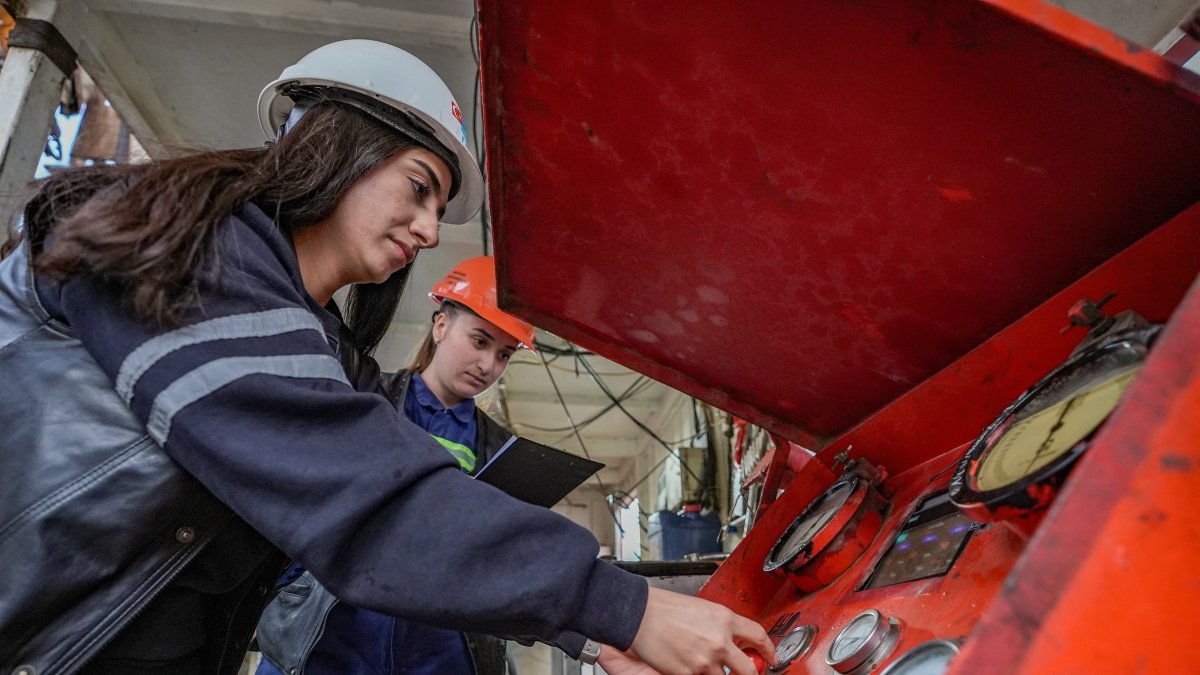 Women contribute to Türkiye’s energy independence goals in oil production at the foothills of Mount Gabar, Şırnak, Türkiye, March 5, 2025. (AA Photo)