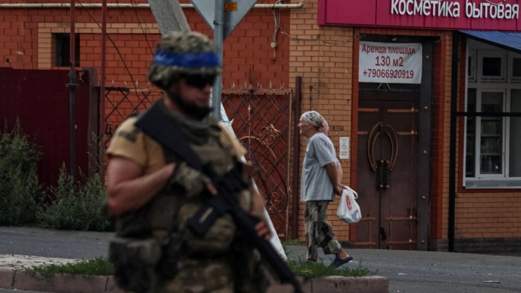 A Ukrainian serviceman patrols an area controlled by the Ukrainian army in Sudzha, Kursk region, Russia, Aug. 16, 2024. (Retuers Photo)