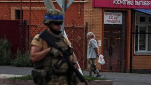 A Ukrainian serviceman patrols an area controlled by the Ukrainian army in Sudzha, Kursk region, Russia, Aug. 16, 2024. (Retuers Photo)