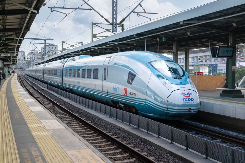 A high-speed train waits for passengers at the Söğütlüçeşme station, Istanbul, Türkiye, Sept. 17, 2023. (Shutterstock Photo)