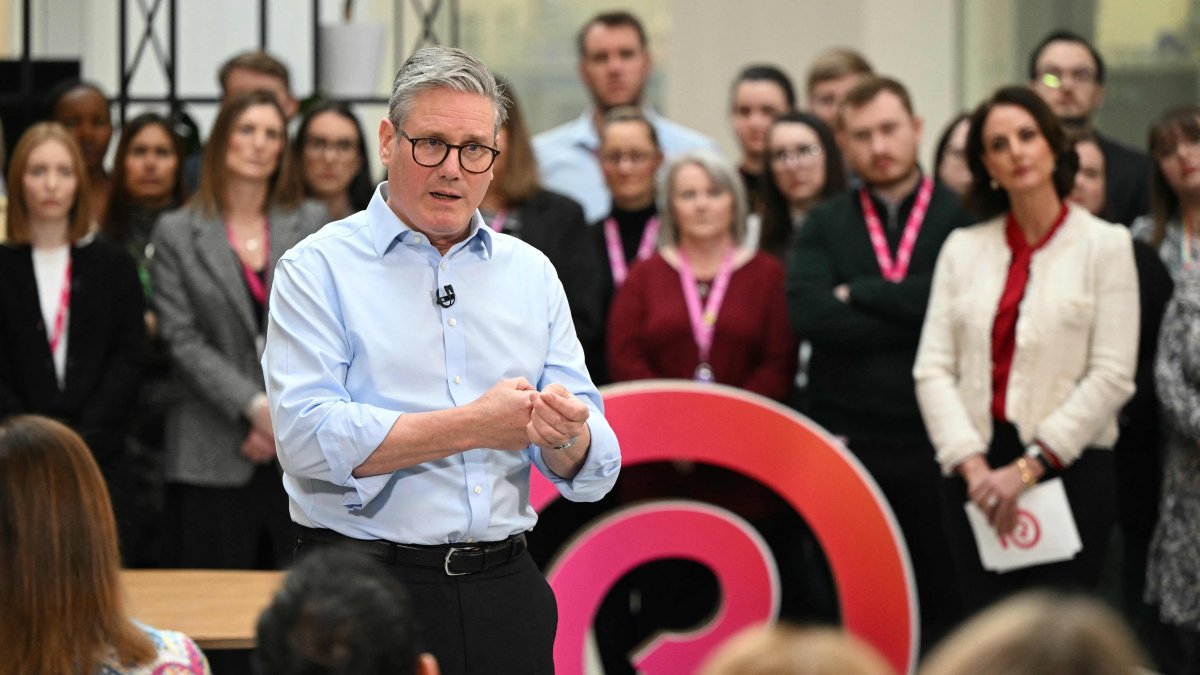 Britain's Prime Minister Keir Starmer gestures during a Q&A session after delivering a speech on plans to reform the civil service during a visit to Reckitt Benckiser Health Care U.K. Ltd, Kingston upon Hull, U.K, March 13, 2025. (AFP Photo)