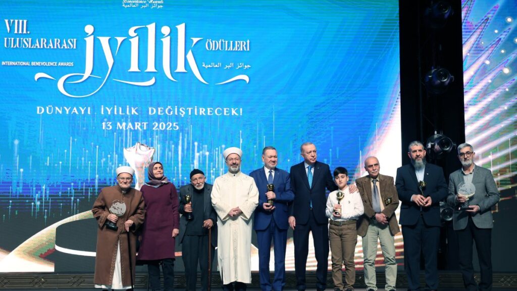 President Recep Tayyip Erdoğan poses for a photo with award winners at the 8th International Benevolence Awards ceremony, Ankara, Türkiye, March 13, 2025. (AA Photo)