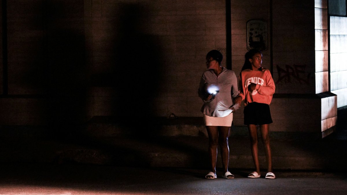 Cubans stand on a corner during a general blackout in Havana, Cuba, March 14, 2025. (AFP Photo)