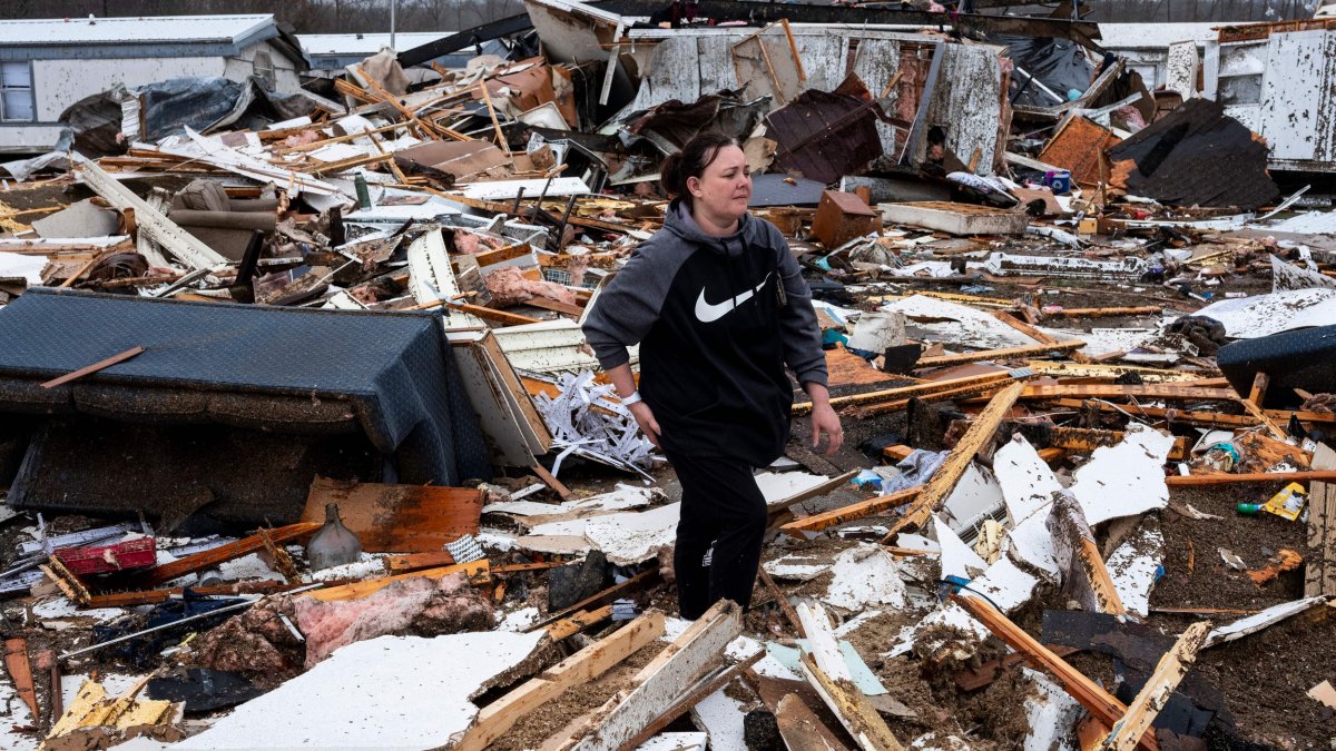 Stevie Kara searches for personal items after her home was destroyed in Poplar Bluff, Missouri, March 15, 2025. (AFP Photo)