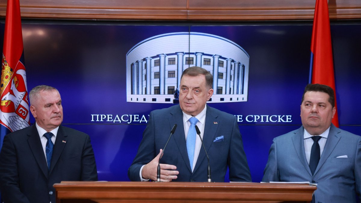 Bosnian Serb separatist leader and President of Republika Srpska Milorad Dodik (C) flanked by Prime Minister of Republika Srpska Radovan Viskovic (L) and Speaker of the parliament of Republika Srpska Nenad Stevanovic, speaks during a press conference in Banja Luka, Bosnia-Herzegovina, March 12, 2025. (AFP Photo)