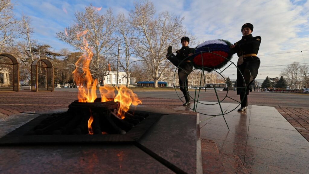 Members of the Russian Navy's Black Sea Fleet guard of honor lay a wreath at the World War II Memorial in Sevastopol, Crimea, Feb. 23, 2025. (Reuters Photo)