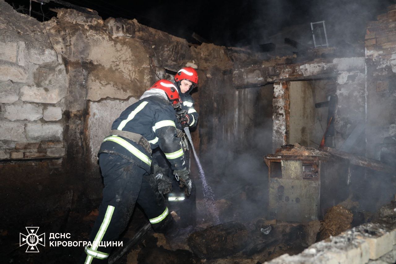 Rescuers working at a site of a Russian strike in Kropyvnytskyi, Kirovograd region, Ukraine, March 20, 2025. (AFP Photo)
