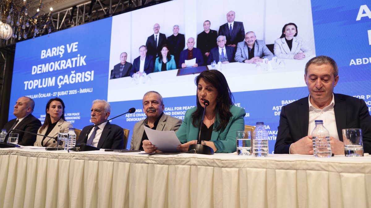 The Peoples' Equality and Democracy Party (DEM Party) delegation shows a photo of themselves with PKK leader Abdullah Öcalan (screen C) as they address a news conference, Istanbul, Türkiye, Feb. 27, 2025. (EPA Photo)