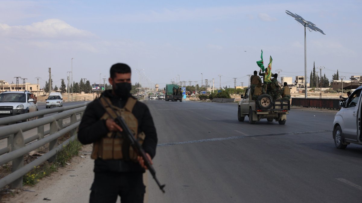 Syrian army members secure the exit of a first contingent of SDF militants as they leave Aleppo, headed for SDF-controlled northeastern Syria, in Aleppo, Syria, April 4, 2025. (EPA Photo)