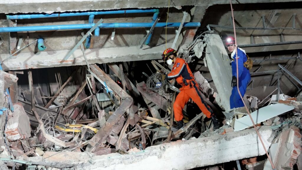 Members from the China Search and Rescue Team carry out rescue work at a quake site, Mandalay, Myanmar, March 30, 2025. (DHA Photo)