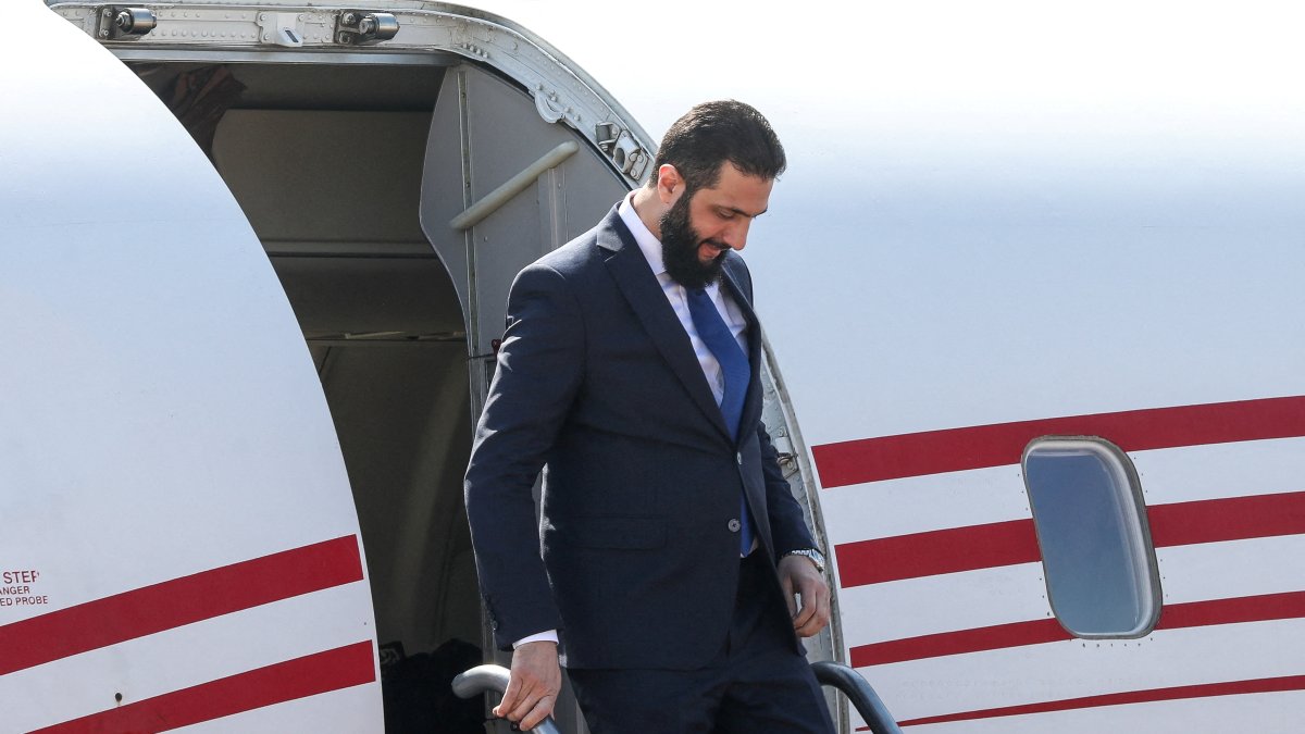 Syrian interim President Ahmed al-Sharaa disembarks from the airplane upon his arrival, Amman, Jordan, Feb. 26, 2025. (Reuters Photo)