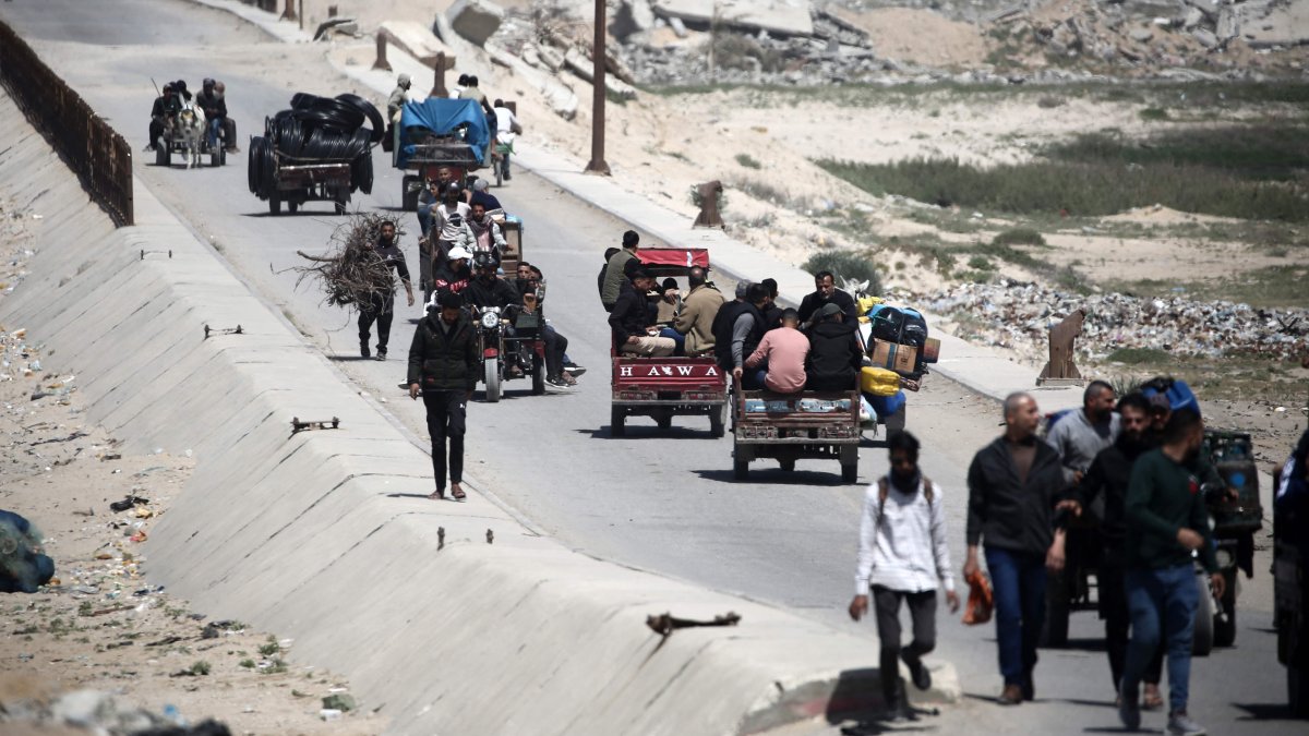 Palestinians transport goods along the coastal al-Rashid road, linking Gaza City in the north and Nusseirat in the central part of the Palestinian territory, Gaza, Palestine, April 4, 2025. (AFP Photo)