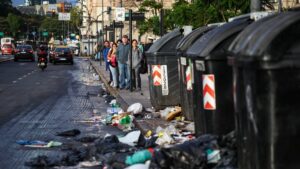 People stand at a bus stop near garbage on the ground, on the day of a 24-hour general strike against the adjustment policy of Argentinian President Javier Milei's government, in Buenos Aires, Argentina, April 10, 2025. (Reuters Photo)