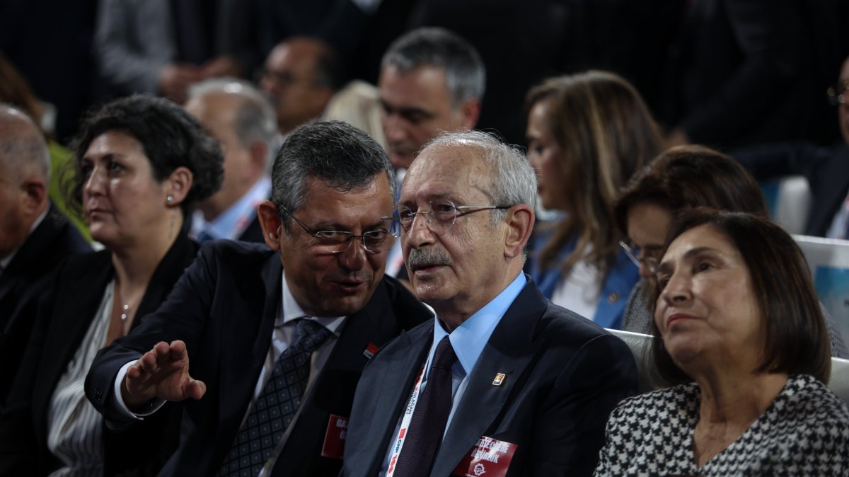 Republican People's Party (CHP) Manisa deputy Özgür Özel (L) and CHP Chairperson Kemal Kılıçdaroğlu (C), who are competing for the party leadership, speak at a party congress, Ankara, Türkiye, Nov. 4, 2023. (Getty Images Photo)