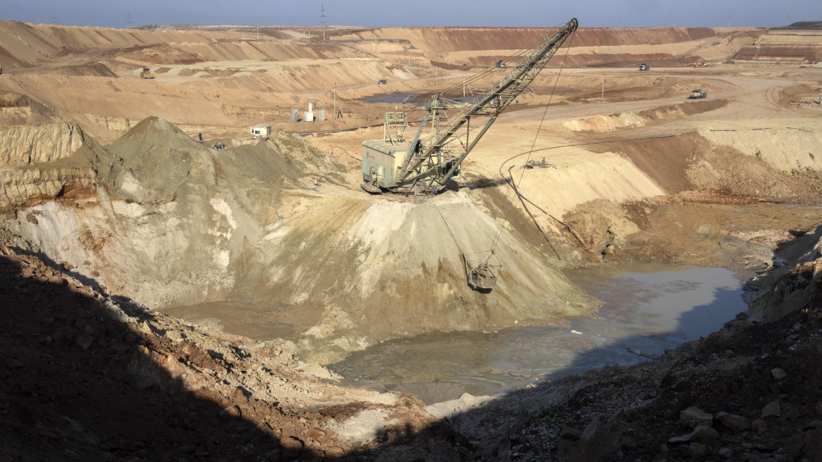 A view of an ilmenite open pit mine in a canyon in the central region of Kirovohrad, Ukraine, Feb. 12, 2025. (AP Photo)