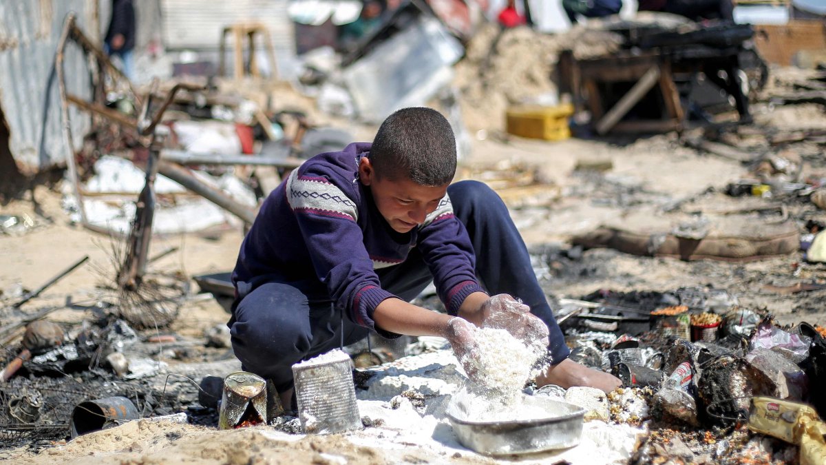 A boy salvages flour in the aftermath of an Israeli strike on a tent shelter in Khan Younis, Gaza Strip, Palestine, April 17, 2025. (AFP Photo)