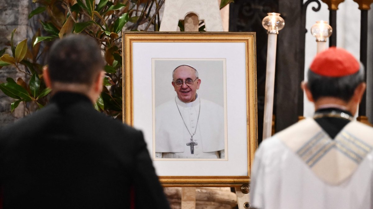 Filipino cardinal Luis Antonio Gokim Tagle (R) attends a rosary prayer next to a portrait of late Pope Francis at Santa Maria Maggiore Basilica in Rome, Italy, April 24, 2025. (AFP Photo)