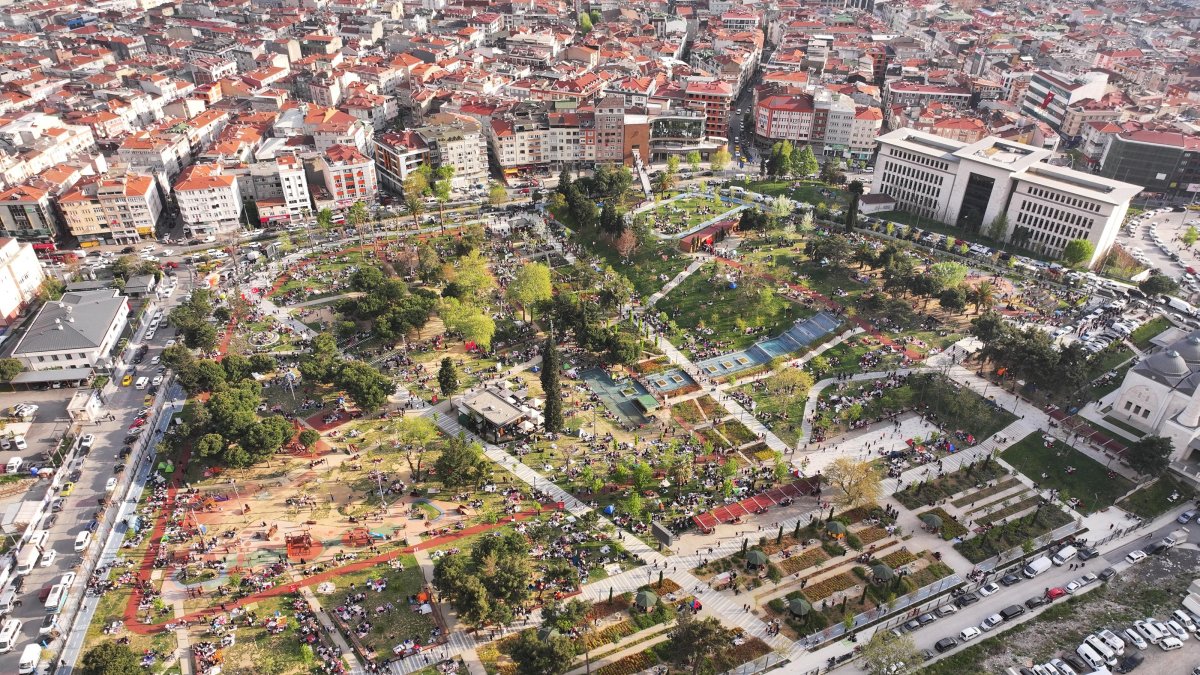 People evacuate to a park following an earthquake in Istanbul, Türkiye, April 23, 2025. (AA Photo)