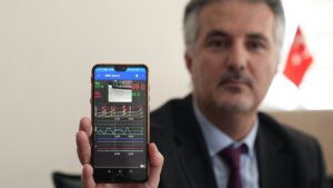 Assoc. Prof. Dr. Haydar Ankışhan presents the AI-supported lung cancer detection application at Ankara University, Ankara, Türkiye, April 28, 2025. (AA Photo)