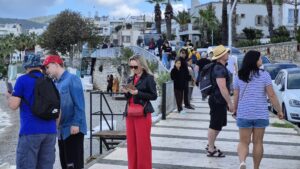Tourists enjoy the seaside in Bodrum, Muğla, southwestern Türkiye, April 3, 2025. (IHA Photo)