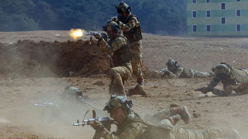 North Korean troops take part in training exercises at an undisclosed location in North Korea, April 28, 2025. (AFP Photo)