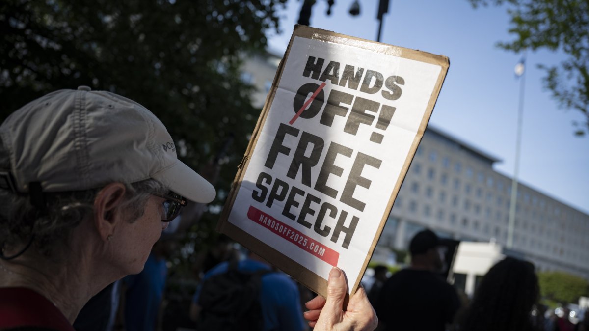 Members of the U.S. House of Representatives hold a press conference in front of the State Department to protest the detention of a Palestinian student, Washington, U.S., April 29, 2025 (AA Photo)