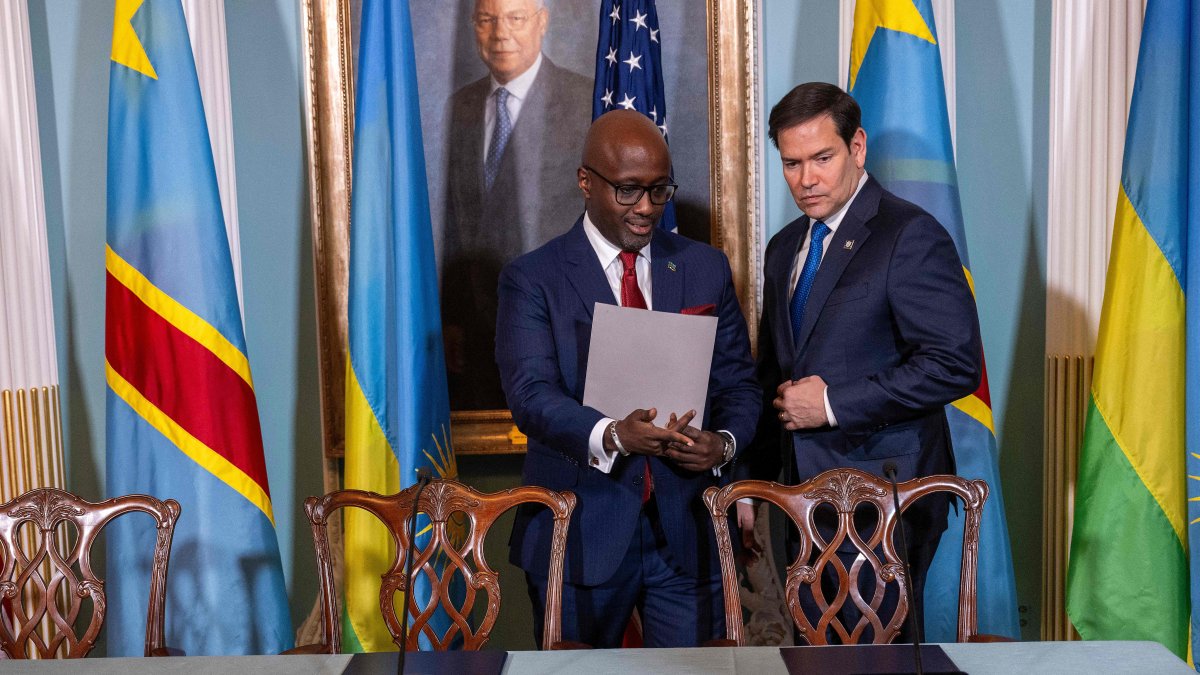 U.S. Secretary of State Marco Rubio (C), Rwandan Foreign Minister Olivier Nduhungirehe (R) speak in Washington, D.C., U.S., April 25, 2025. (AFP Photo)