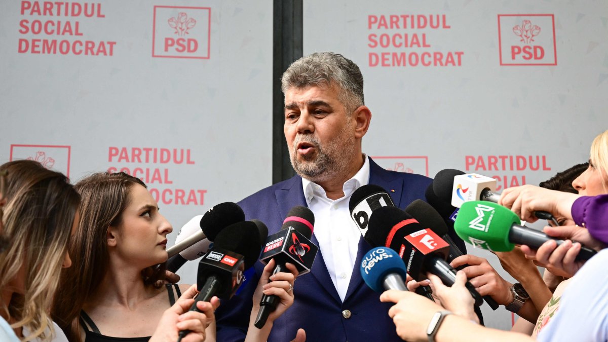 Romanian Prime Minister and President of the Social-Democrat (PSD) ruling party Marcel Ciolacu delivers a press statement as he arrives at the party's headquarters to take part in a meeting to analyze the results of the first round of the presidential elections in Bucharest, Romania, May 5, 2025. (AFP Photo)