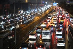 Heavy traffic clogs a highway, Istanbul, Türkiye, Dec. 6, 2024. (Shutterstock Photo)